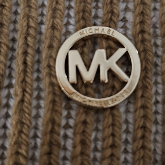 Michael Kors Women's colorblocked  Plaited Fisherman Rib Cuff Beanie Winter hat - Picture 6 of 11